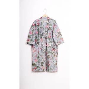 ชุดคลุมอาบน้ำคิโมโนผ้าฝ้ายคอวีสไตล์โบฮีเมียนทำมือจากอินเดีย น้ำหนักเบา เหมาะสำหรับฤดูร้อน พิมพ์ลายบล็อก ปิดด้วยเชือกผูก ระบายอากาศได้ดี เนื้อผ้านุ่ม สวมใส่สบาย - Product Image 1