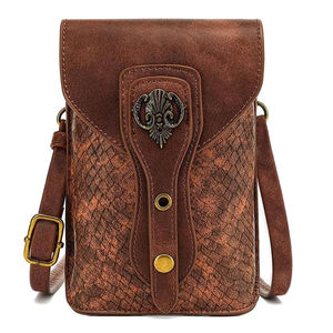 Riñonera medieval de cuero hecha a mano clásica con artesanía tradicional para ferias históricas y disfraces de estilo vikingo - Product Image 1