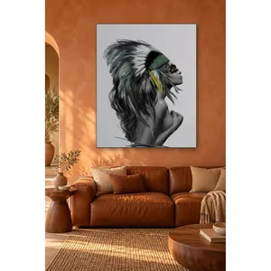 Impression sur toile de profil de femme Fida avec coiffe en plumes - Product Image 1
