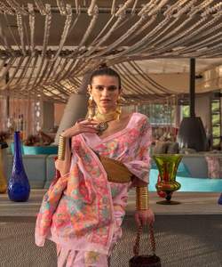 Élégant sari en soie pour mariage avec broderie lourde et beau look fantaisie pour vêtements de fête pour femmes - Product Image 4