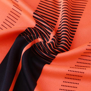 Vêtements de football légers à séchage rapide de haute qualité pour hommes Impression de logo personnalisé Nouvel ensemble pour équipes d'adultes Prix de gros - Product Image 6