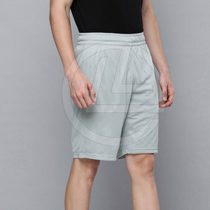 Pantalones cortos de malla para hombre de ajuste clásico con material transpirable para comodidad durante todo el día Pantalones cortos de malla para hombre con estilo activo - Product Image 2