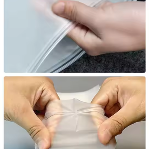 Bolsas Ziplock transparentes con logotipo impreso personalizado, embalaje de ropa ecológico de plástico mate reciclable para camisetas y zapatos - Product Image 6