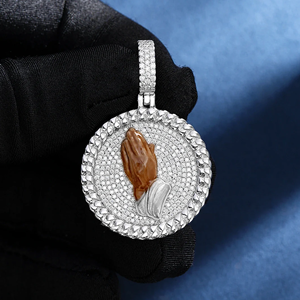 จี้อัลลอยชุบทองสำหรับผู้ชายประดับเพชร CZ ระยิบระยับแฟชั่นออกแบบได้ตามต้องการ - Product Image 2