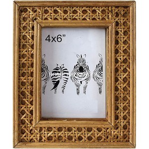 Cadre photo en bois luxueux avec des détails superbes et élégants, idéal pour présenter des photographies de fonctions familiales et d'événements précieux - Product Image 6