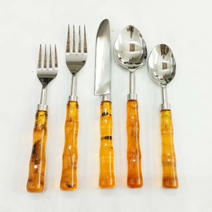 Juego de cubiertos de metal con logotipo personalizado, compra cubiertos para tu cocina, cubiertos con mango de resina transparente a granel de acero inoxidable - Product Image 5