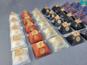 พิสตาชิโออะเวนจูรีนหินอัญมณีธรรมชาติขนาด9ซม. สำหรับการป้องกันการรักการรักษา - Product Image 6