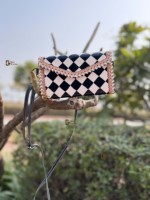 Nouvel arrivage pochette en cuir usiné à la main étui de téléphone élégant en cuir véritable motif à carreaux noirs multi-usages portefeuilles pour femmes