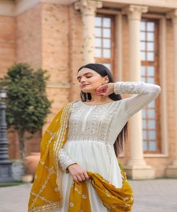 Rich Look Rayon New Arrival Daily Wear Top Pant Dupatta Set con Pearl Work Festival Wear Salwar Dupatta Set con - Product Image 2