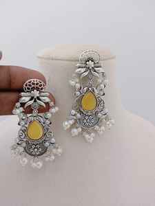 Conjunto de pendientes de caléndula de plata oxidada antigua Acabado lujoso Patrón único Latón Hecho Producto a granel Diseño personalizado - Product Image 3