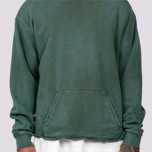 Basics Pull à capuche uni personnalisé avec poches kangourou Parfait pour un design personnalisé et des tenues décontractées Sweat à capuche respirant - Product Image 5