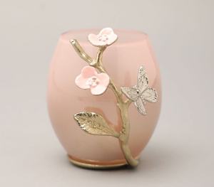 Gobelet en verre rose avec motif papillon et fleur Tasse décorative en métal artisanal pour vanité et décor de salle de bain - Product Image 2