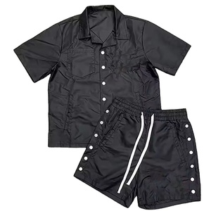 Conjunto de Pantalones Cortos Cortavientos con Logotipo Personalizado, Conjunto de Dos Piezas de Alta Calidad para Hombre, Chaquetas de Nailon y Pantalones Cortos Deportivos de Poliéster para Hombre - Product Image 1