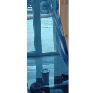 Rollo de película adhesiva translúcida azul a prueba de humedad de suministro de fábrica PE suave y LLDPE para embalaje logístico - Product Image 4