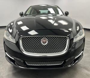 Jaguar XJ-Series XJL Portfolio AWD 2015 d'occasion, en parfait état, faible kilométrage, en stock, offert à un prix incroyable - Product Image 1