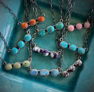 Collar de tres piedras de plata de ley, collar de piedras preciosas hecho a mano, joyería de plata minimalista para uso diario - Product Image 4