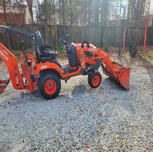 Mini-tracteur compact autrichien 4x4 25 CV avec moteur, boîte de vitesses et pompe – Prix direct usine pour petites exploitations agricoles – Vente en gros à prix abordable - Product Image 1