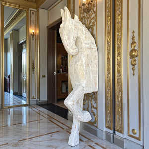 Adorno de Caballo Tallado Estilo Real para Decoración y Accesorios de Oficina - Product Image 2