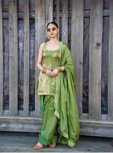 Nouveau Designer Heavy Party Wear Fendy Silk Top Farshi Set avec Dupatta Look ethnique élégant pour les mariages Occasions spéciales festives - Product Image 3