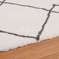 Tapis en coton tufté style berbère, motif abstrait blanc et noir, design moderne, écologique, antimicrobien, antidérapant, en PET