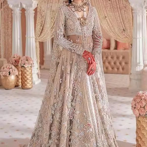 Belle nouvelle collection de mariage 2024 brodée soie Lehenga Choli perles de verre en cristal lourd Dupatta demoiselle d'honneur chemisier perlé - Product Image 1