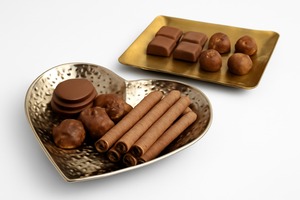 Transformez vos portions sucrées au chocolat en expérience visuelle luxueuse Ce plateau de service décoratif en métal pour les mariages Diwali - Product Image 3