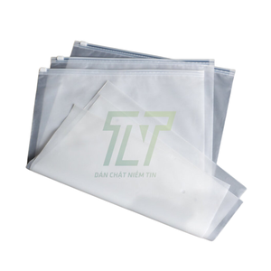 Bolsa de plástico PE transparente con cremallera y logotipo personalizado para almacenamiento duradero de ropa doméstica - Product Image 1