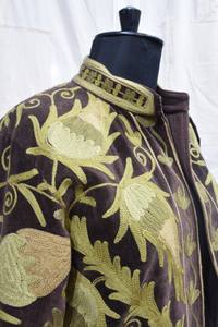 Veste matelassée d'automne-hiver pour femme de qualité, brodée, écologique, doublure en coton, broderie luxueuse, manches longues, noire - Product Image 2