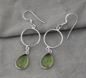 Pendientes de Cristal de Cuarzo Peridoto en Plata 925 |   Pendientes de Piedras Preciosas Hechos a Mano |   Regalo de Joyería Natural para Cumpleaños y Ocasiones Especiales - Product Image 2
