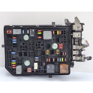 Portafusibili e Unità di Controllo Computer di Bordo per OPEL Astra J Sports Tourer 39040853 B10XFL Benzina 999 (10>15) - Product Image 1