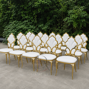 Silla de Recepción para Bodas de Acero Inoxidable Dorado con Respaldo de Medallón Ornamentado y Cojín Blanco para Salones de Banquetes, Venta al Por Mayor - Product Image 2
