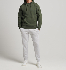 Sudaderas con capucha de algodón 100% ajustadas para hombre, color liso con diseño bordado de bolsillo de canguro para la temporada de otoño - Product Image 2