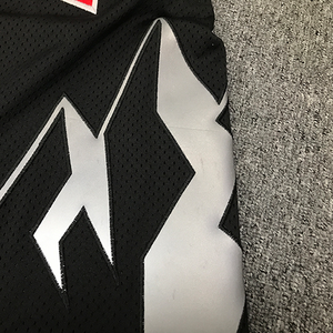 Vente en gros de shorts de basket-ball personnalisés pour hommes, shorts en maille à motif uni décontracté avec broderie sublimée, technique de teinture unie - Product Image 4