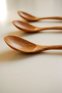 CUISINE EXPANSION Ensemble d'ustensiles de cuisine en bois de teck ou d'acacia naturel avec repose-cuillère Ensemble de cuillères et ustensiles de cuisine en bois - Product Image 4