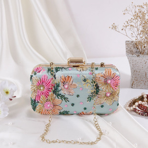 Sacs à main artisanaux élégants Pochettes brodées à détails ethniques Sacs de soirée personnalisables Offre Spéciale au Canada BY LUXURY CRAFTS - Product Image 3