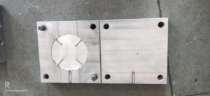 Exportateur indien de mini machine d'injection plastique durable avec système de contrôle de la température et de la pression à un prix raisonnable - Product Image 4