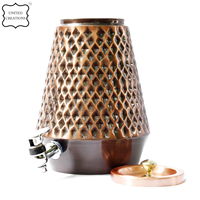 Distributeur d'eau en cuivre attrayant avec caractéristiques chaudes et froides pour la cuisine à domicile en plein air, conception de vente élevée pour plus de commodité