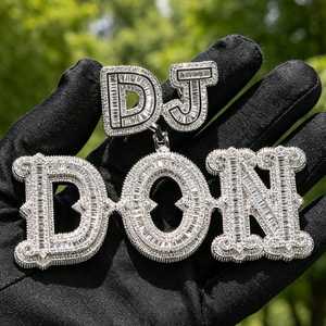 Colgante de Letra Personalizado de Lujo en Plata de Ley 925 con Baño de Rodio y Diamantes Moissanite VVS Brillantes para Uso Unisex - Product Image 2