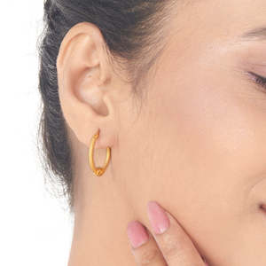 Pendientes de Aro con Textura en Forma de Arco, Dorados - Product Image 3