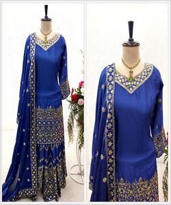 Tenue de festival élégante en soie, coton et lin, Yukata Kurti, motifs géométriques tendance, magnifique travail de pierres, tenue formelle haut-pantalon-dupatta - Product Image 1