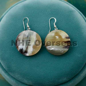 Exquisitos Pendientes de Cuerno Natural |   Pendientes de Cuerno Hechos a Mano Ecológicos, Perfectos para el Uso Diario |   Elaborado por NHE Overseas - Product Image 1