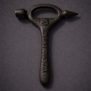 Abridor de Botellas de Hierro Fundido con Diseño de Guitarra, Agarre Fuerte, Acabado Duradero, Perfecto para el Hogar, Bar, Cocina y Decoración para Amantes de la Música - Product Image 3