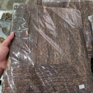 Huy Phat 100% Natural Pure Agarwood Oud Chips Aceite esencial perfumado de sándalo para aromaterapia Enriqueciendo la vida con madera de semilla - Product Image 1