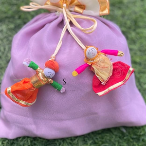 Mini bolsa Potli de diseñador Rajasthani con pareja de marionetas bellamente bordadas bolsas Potli para decoración de bodas y regalos - Product Image 6