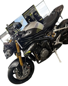 Moto sportive naked haute performance à 3 cylindres en ligne de 1200 cm³ - Product Image 1