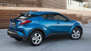 รถยนต์มือสอง Toyota C-HR เครื่องยนต์ 2.0 ลิตร SUV ขนาดกะทัดรัด พวงมาลัยซ้าย ระบบ ESP ถุงลมนิรภัย 8 จุด เกียร์อัตโนมัติ เบาะหน้าปรับอุณหภูมิได้ จอสัมผัส 12.8 นิ้ว ขาย - Product Image 3