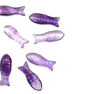 ปลาแกะสลักจากอเมทิสต์สีชมพูธรรมชาติ ทำด้วยมือ ขนาด 30x10 มม. คริสตัลสีชมพูม่วง - Product Image 3