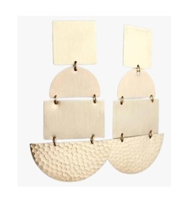 ต่างหูโลหะที่โดดเด่นไม่เหมือนใครพร้อมลวดลายที่ประณีตสำหรับผู้หญิงที่มีสไตล์ที่ชื่นชอบเครื่องประดับที่ได้แรงบันดาลใจจากวินเทจ - Product Image 2