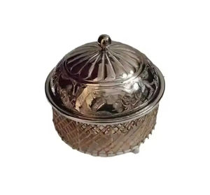 Casserole moderne en métal faite à la main avec un design en bois vert Chauffe-plats de forme ronde avec revêtement noir pour servir une marmite élégante - Product Image 2