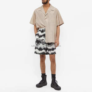 Chemise décontractée pour homme en coton biologique 100% anti-froissement, col en V, beige, coupe ample, personnalisable OEM - Product Image 3